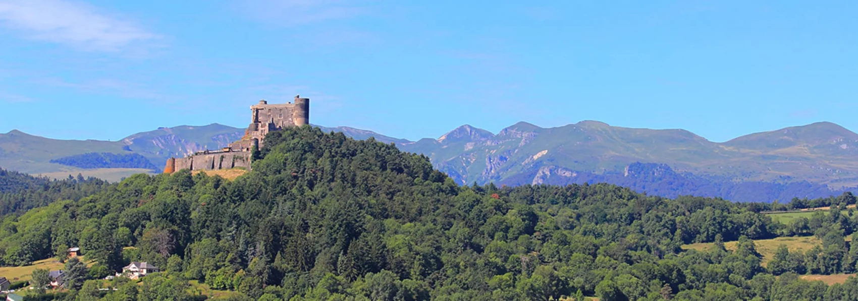 Le château de Murol  - Auvergne - le parc des fées la bourboule