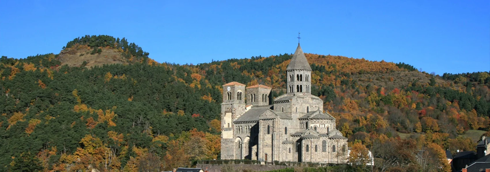 Lieux incontournables Auvergne - le parc des fées